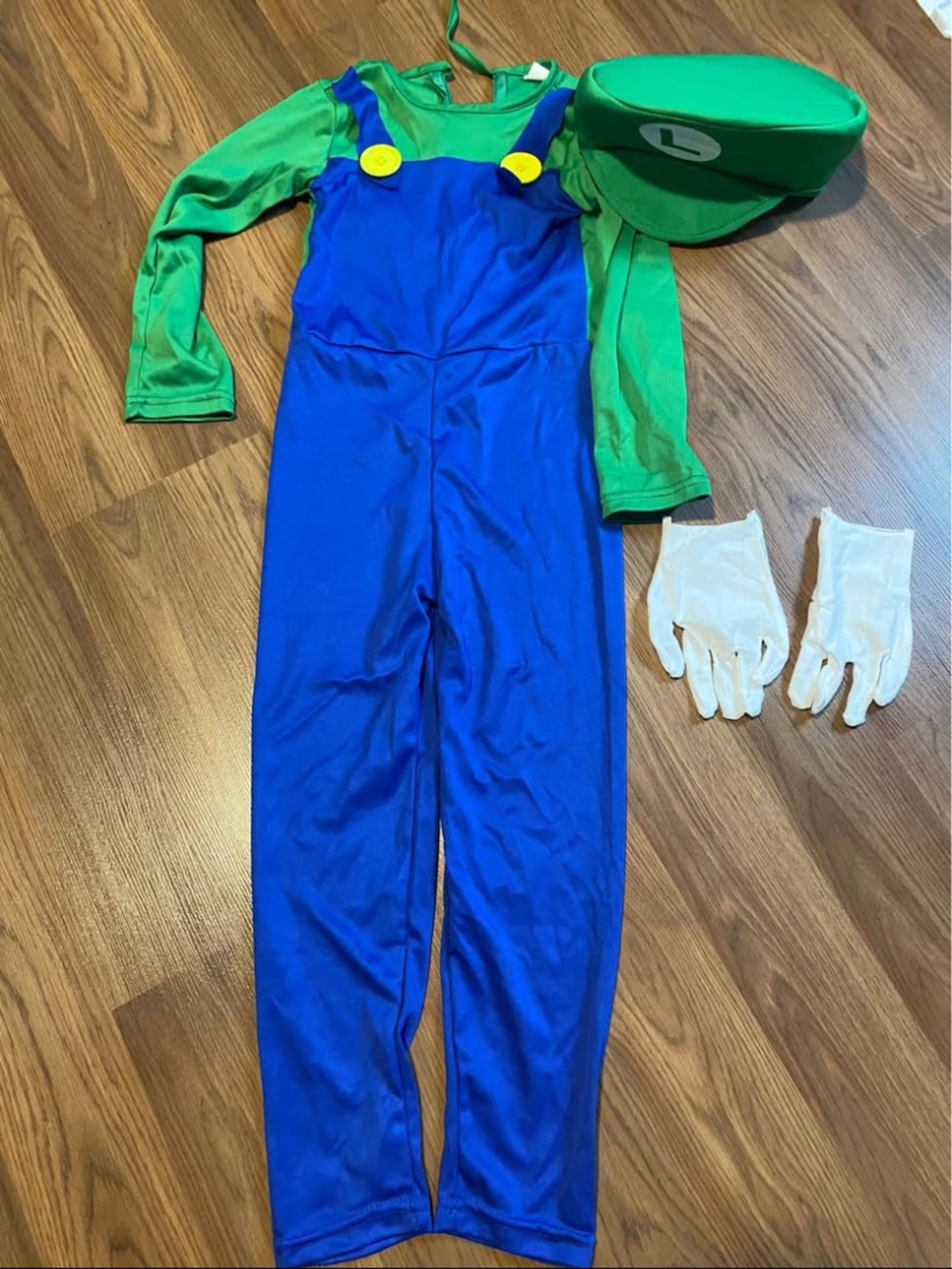 Luigi Halloween costume. Fits like XS